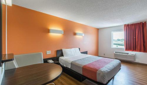 Queen Room - Non-Smoking