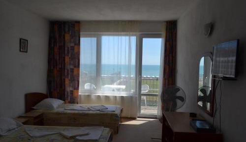 Standard Triple Room with Sea View