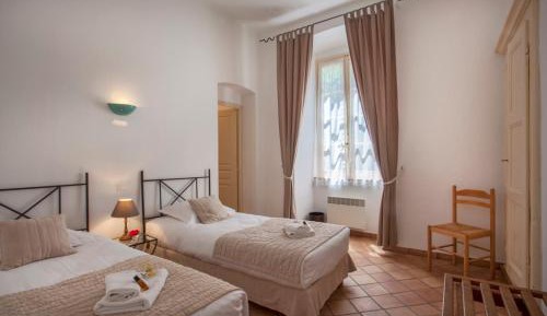 Family Room (3 Adults)