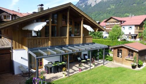 Apartment with Mountain View