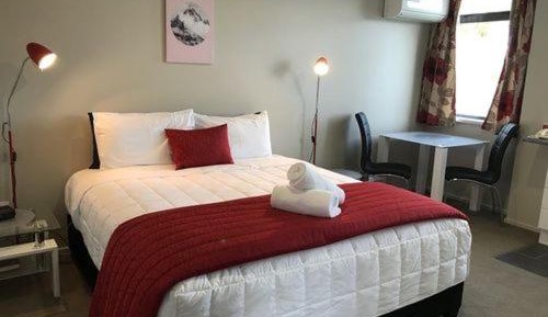 Deluxe One-Bedroom Apartment with Spa Bath
