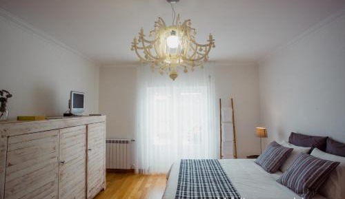 Four-Bedroom Apartment with Terrace