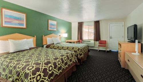 Queen Room with Two Queen Beds - Non-Smoking