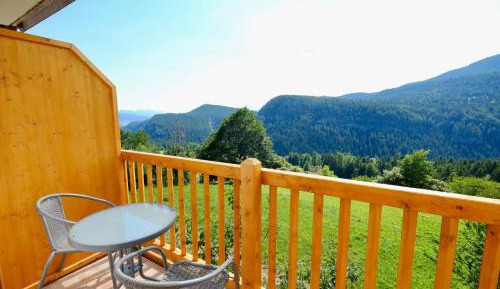 Apartment with Mountain View