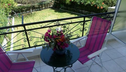 Apartment with Garden View