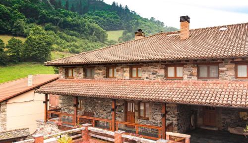 Apartment with Mountain View