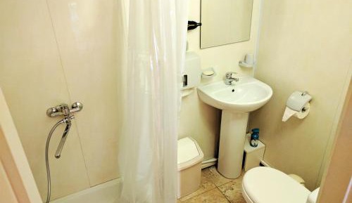 Basic Triple Room with Shared Bathroom