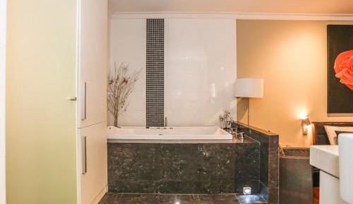 King Suite with Spa Bath