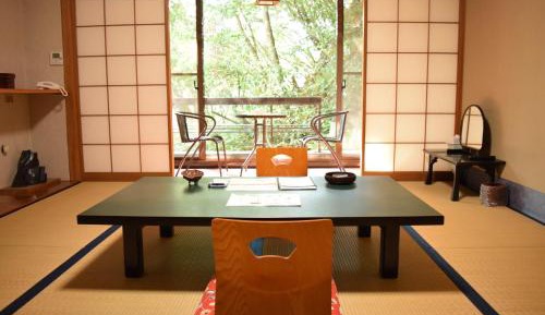 Japanese-Style Family Room