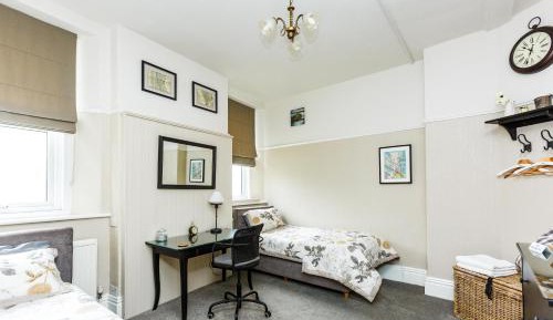 Twin Room with Shared Bathroom