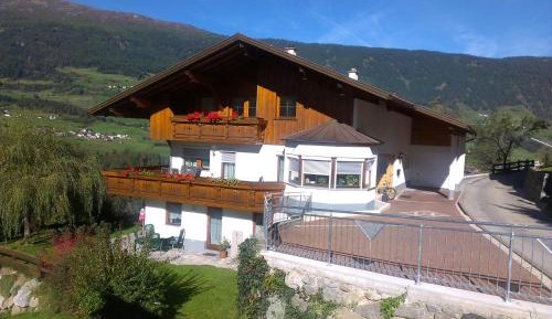 Apartment with Mountain View