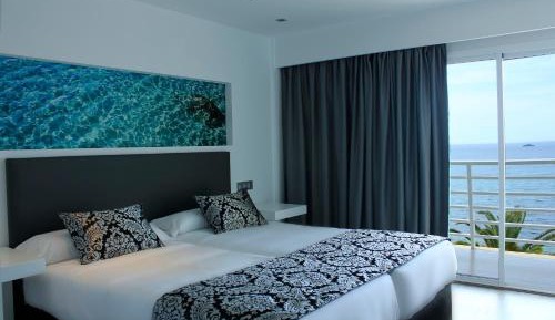 Double or Twin Room with Sea View