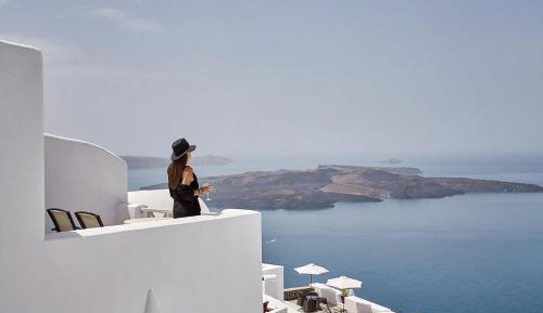 Honeymoon Suite with Caldera View