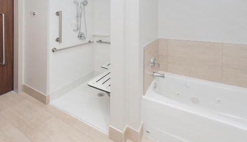 Suite with Mobility Accessible Tub - Non-Smoking