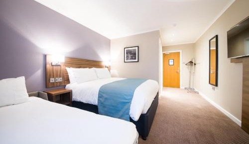 Family Room (2 Adults + 1 Child)