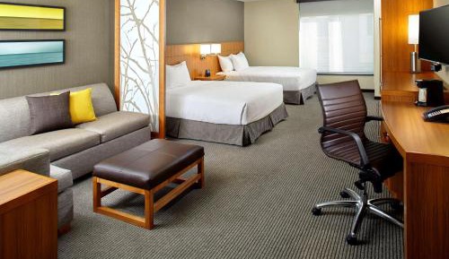 Queen Room with Two Queen Beds and Roll-In Shower - Disability Access