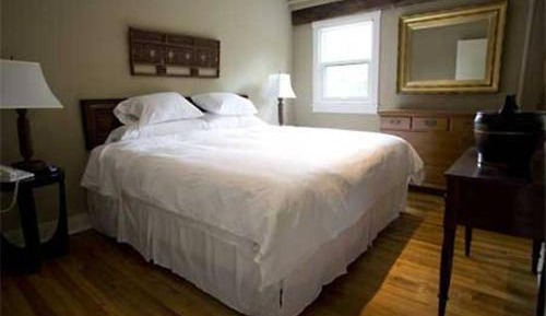 Standard Queen Room