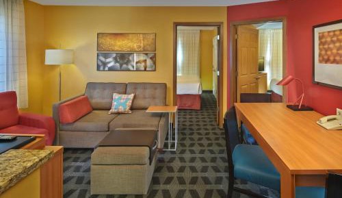 Two-Bedroom Queen Suite