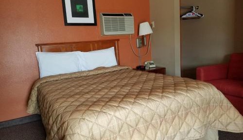 Deluxe Queen Room - with Kitchen