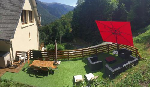 Apartment with Mountain View