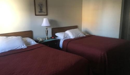 Queen Room with Two Queen Beds - Motel 