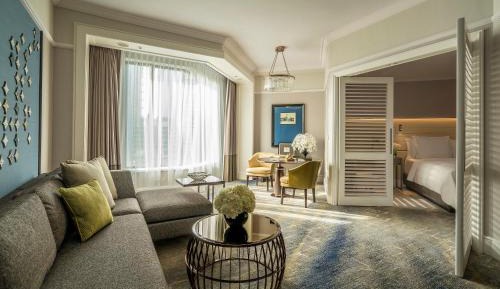 Four Seasons Executive Suite
