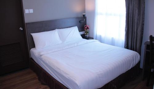 Deluxe Queen Room