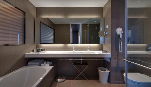 Bay Suite