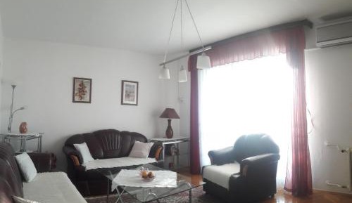Apartment With Shared Bathroom