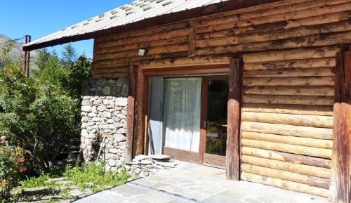 Apartment - Split Level with Mountain View