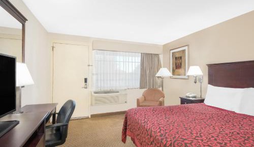 Queen Room - Disability Access/Non-Smoking