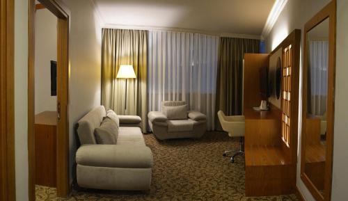 Standard Queen Room