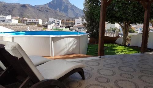 Apartment with Mountain View