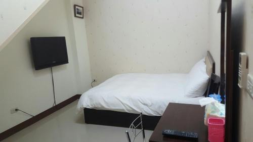 Standard Double Room with Shared Bathroom
