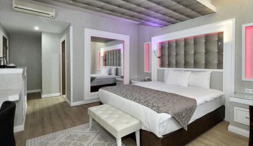 Deluxe Queen Room