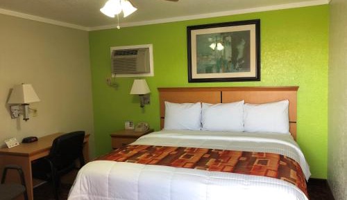 Standard King Room - Non-Smoking 