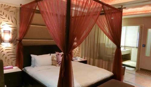 Queen Room with Spa Bath