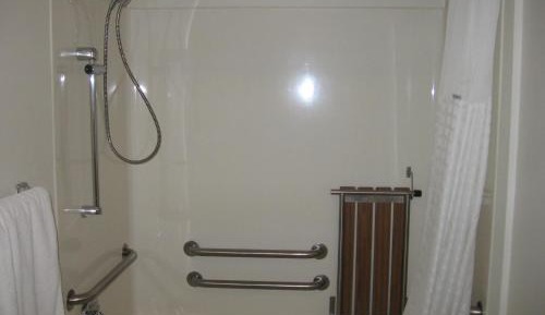 King Room with Bath Tub - Mobility Accessible/Non-Smoking