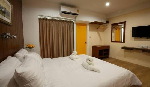 Deluxe Queen Room