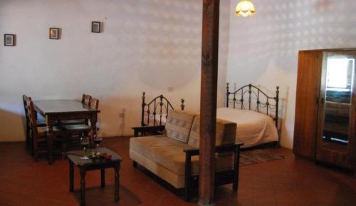 One-Bedroom Apartment with 	Fireplace 