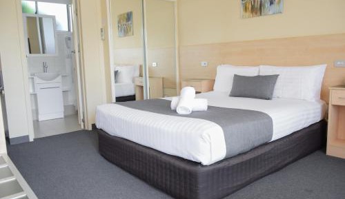 Deluxe Queen Room