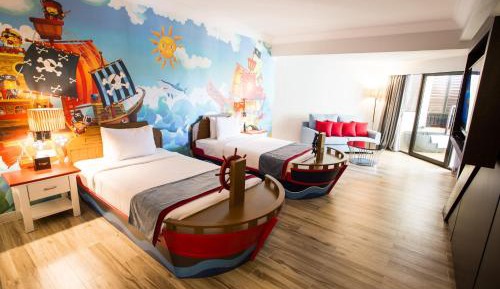 Family Room with Garden View