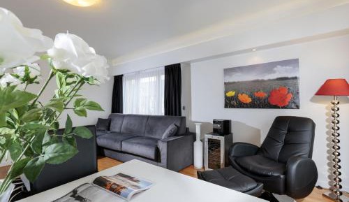 Deluxe One-Bedroom Apartment with Terrace
