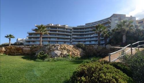 Apartment with Pool View 