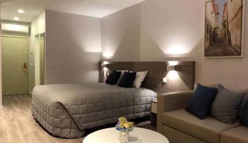 Apartment with Pool View 