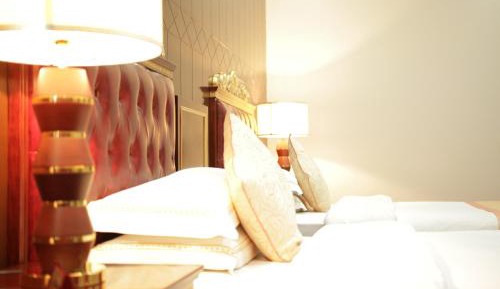 Deluxe Queen Room