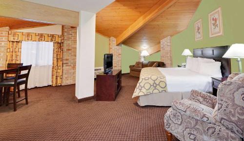 Executive King Suite - Non-Smoking