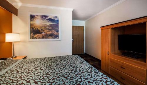 Queen Room - Non-Smoking