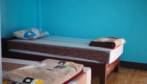 Standard Twin Room with Mountain View