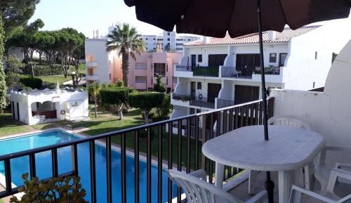 Apartment with Pool View 